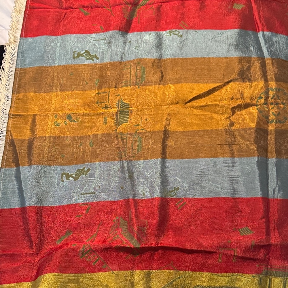 Fringed wall tapestry. Reversible.